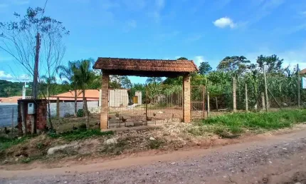 Terreno com possibilidade de formar 5 casas de condomínio!