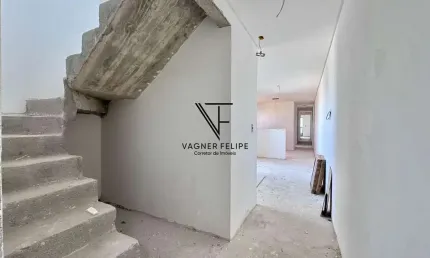 Cobertura duplex de 3 quartos com suíte, elevador e vaga coberta – 143,43 m² privativos – região central.