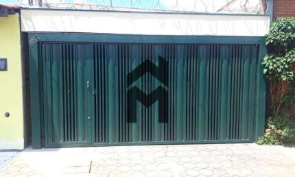 Casa à Venda | 2 Dormitórios, Garagem e Portão Eletrônico