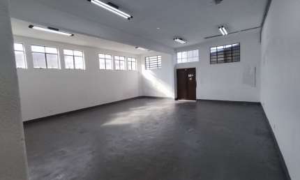 Prédio Comercial 600m² com várias salas e 6 vaga de garagem