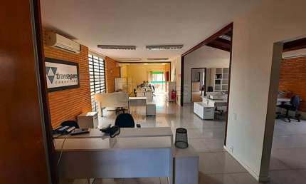 Casa comercial mobiliada com 415 m² para alugar no bairro Jardim Sumaré em Ribeirão Preto