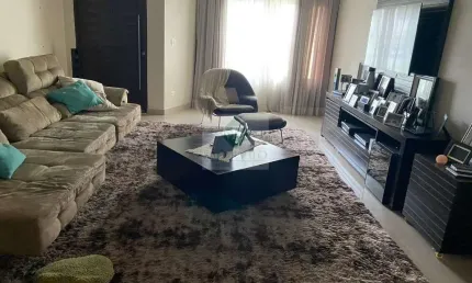 Espetacular Residência de Luxo com 4 Suítes na Vila Alpina, Santo André-SP: 4 Quartos, 4 Banheiros, 4 Vagas, 320m² de Puro Conforto!