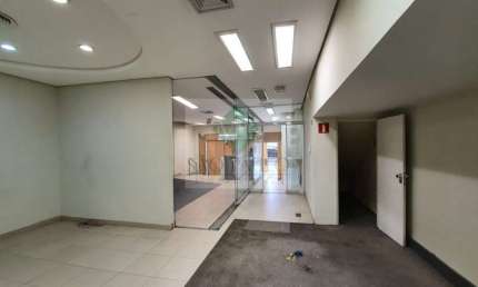 Aluguel de Loja Comercial de Alto Padrão no Centro de São Caetano do Sul-SP: 240m², 2 Banheiros.
