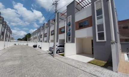 Casa Triplex em Condomínio com 02 suítes, Santa Tereza - Parnamirim RN