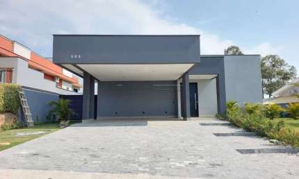 Casa a venda com 3 quartos, 248m2 no Condomínio Village Saint Charbel - Araçoiaba da Serra