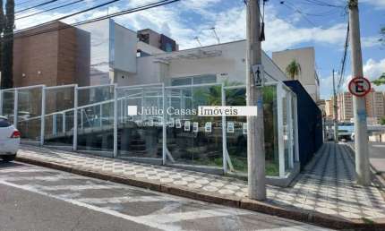 Salão comercial com 842 m² e estacionamento privativo