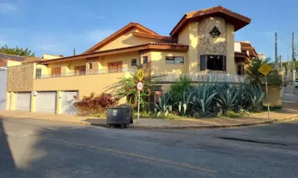 Casa a venda com 3 quartos, 396m2 no Jardim Pagliato - Sorocaba