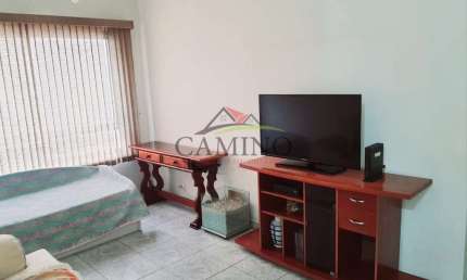 Apartamento de 1 dormitório, sala ampla, 1 banheiros, 42m² área total, 500m da praia da Enseada, Guarujá/SP.