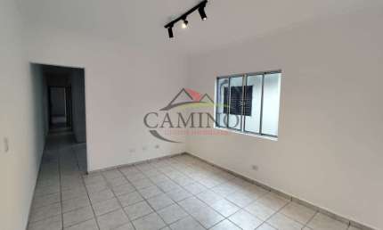 Casa Sobreposta alta 2 Dormitórios, sendo 1 suíte, ótima localização