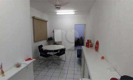 Prédio inteiro com 3 quartos à venda em Santana - SP