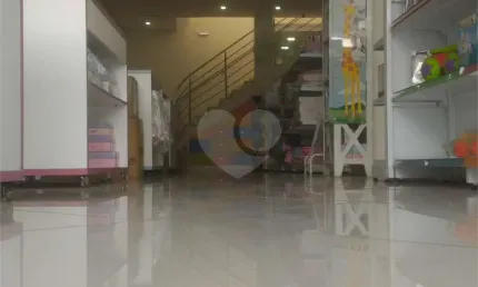 Prédio inteiro à venda ou para locação em Jaçanã - SP