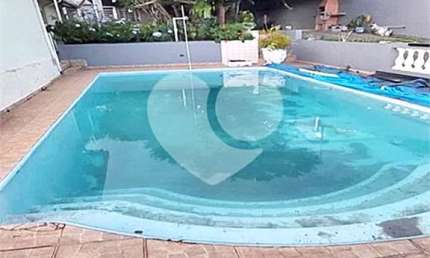Casa térrea com 4 quartos à venda ou para locação em Centro - SP