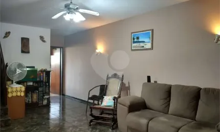 Casa com 3 quartos à venda em Vila Pereira Barreto - SP
