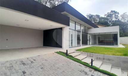 Condomínio com 3 quartos à venda ou para locação em Cumbari - SP