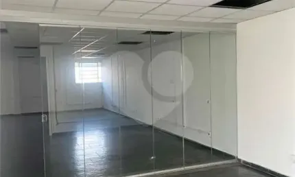 Prédio à venda na Rua Saldanha Marinho, Belém, São Paulo