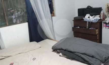 Casa térrea com 3 quartos à venda em Vila Nova Galvão - SP