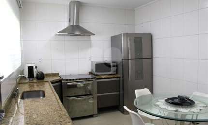 Casa térrea com 3 quartos à venda em Vila Galvão - SP