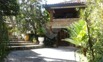 Casa com 4 quartos à venda ou para locação em Cumbari - SP