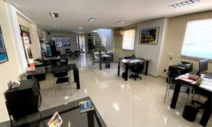 Prédio inteiro à venda ou para locação em Água Fria - SP