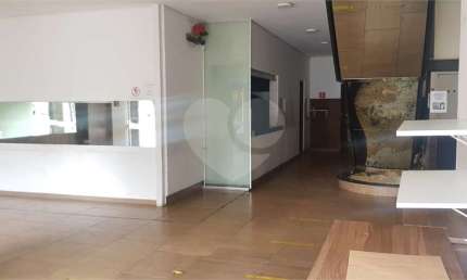 Ponto comercial para alugar na Praça Doutor João Mendes, Centro, São Paulo