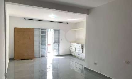 Casa com 4 quartos à venda ou para locação em Vila Talarico - SP
