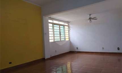 Casa térrea com 2 quartos à venda em Vila Nivi - SP