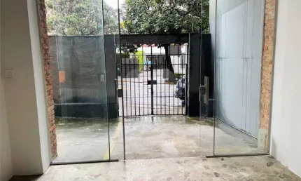 Sobrado com 3 quartos à venda ou para locação em Vila Romana - SP