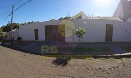 Casa com 3 quartos à venda na Rua Titanita, 90, Jardim Santa Helena, Maringá, 344 m2 por R$ 1.950.000
