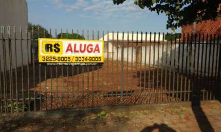 Terreno comercial para alugar na Rua Cariovaldo Ferreira, 178, Zona 08, Maringá por R$ 1.500