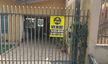 Casa com 2 quartos à venda na Rua Laura Luzia Franzoi, 35, Conjunto Habitacional Requião, Maringá