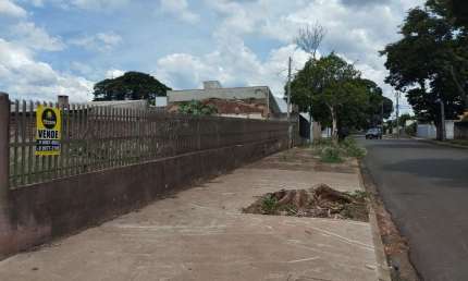 Terreno à venda na Rua Pioneiro Carlos Poppi, Jardim da Glória, Maringá
