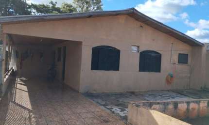 Casa com 2 quartos à venda na Rua Hermínio Girardi, 74, Conjunto Habitacional Hermann Moraes Barros, Maringá