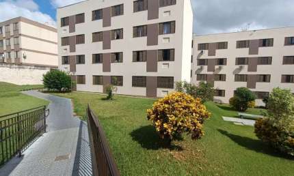 Apartamento em excelente localização, no Edifício Alphaville II, Av. Alexandre Rasgulaeff 3821, próximo ao supermercados cidade Canção da Avenida Morangueira e praça Ouro Preto.