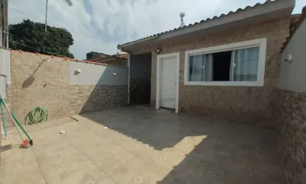 Casa com 3 Dormitórios em bairro Residencial- excelente oportunidade de bom negócio