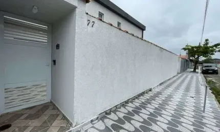 Imperdível! casa à venda em itanhaém-sp, bairro grandesp, 2 quartos, 1 suíte, 1 sala, 3 banheiros, 3 vagas de garagem, 100m².