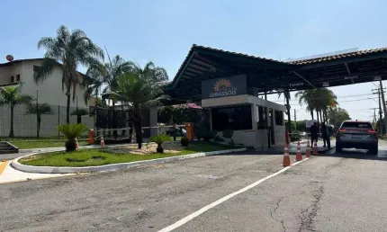 Sobrado 3 quartos 1 suíte, condomínio privê dos girassóis