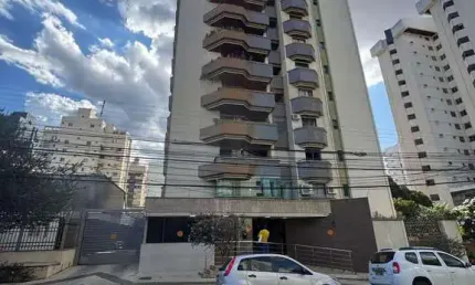 Amplo apê com 4 quartos, 2 suítes e 3 vagas localização nobre!