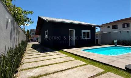 Oportunidade em Joinville: Casa Decorada com Edícula e Espaço Gourmet!