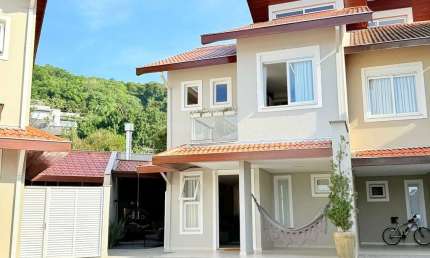 Casa em condomínio fechado com 3 quartos à venda no América, Joinville 