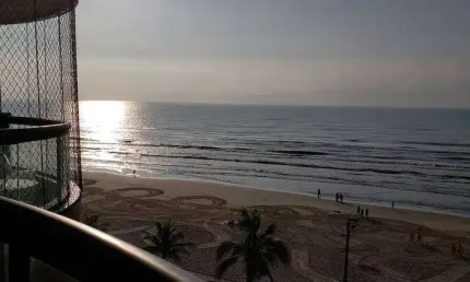 Apto 3 dormitórios no centro da cidade e de frente para o mar
