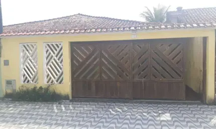 2 casas em um mesmo terreno na primeira quadra da praia