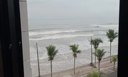 APTO 2 DORMITÓRIOS E DUAS VAGAS DE FRENTE PARA O MAR