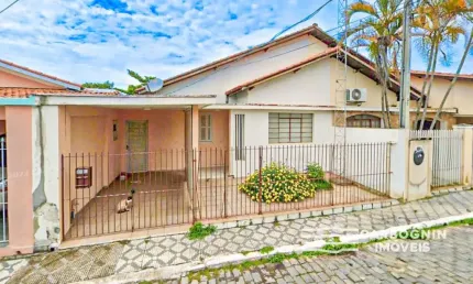 Casa com 4 quartos à venda na Rua Soldado José Alves de Abreu, 618, Vila Pantaleão, Caçapava