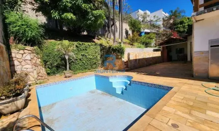 Casa com 5 quartos para Alugar, 384 m² - Santa Lúcia