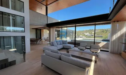 Casa com 4 Quartos à Venda, 700 m² - Vale dos Cristais