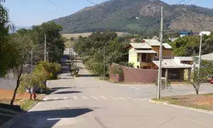 Belíssimo Terreno com 374 m2 no Residencial Alvorada