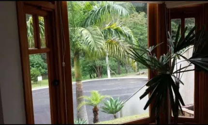 Linda Casa com 4 dormitórios no Condomínio Colinas de São Francisco