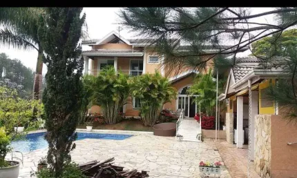 Belíssima Casa com 5 Suítes no Jardim das Palmeiras (Acessibilidade Total)
