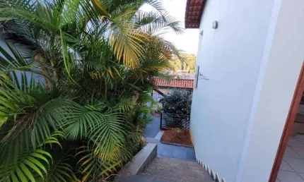Belíssima Casa com 3 dormitórios e 4 vagas no Residencial das Ilhas