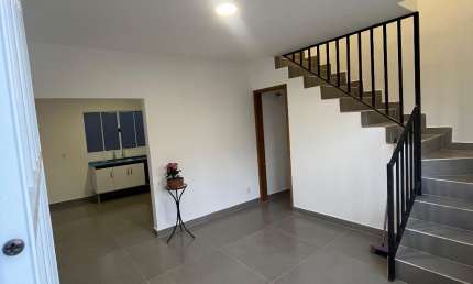 Oportunidade: Bairro Jardins em Bragança Paulista - Sobrado com 2 quartos, 2 banheiros e 3 VAGAS!